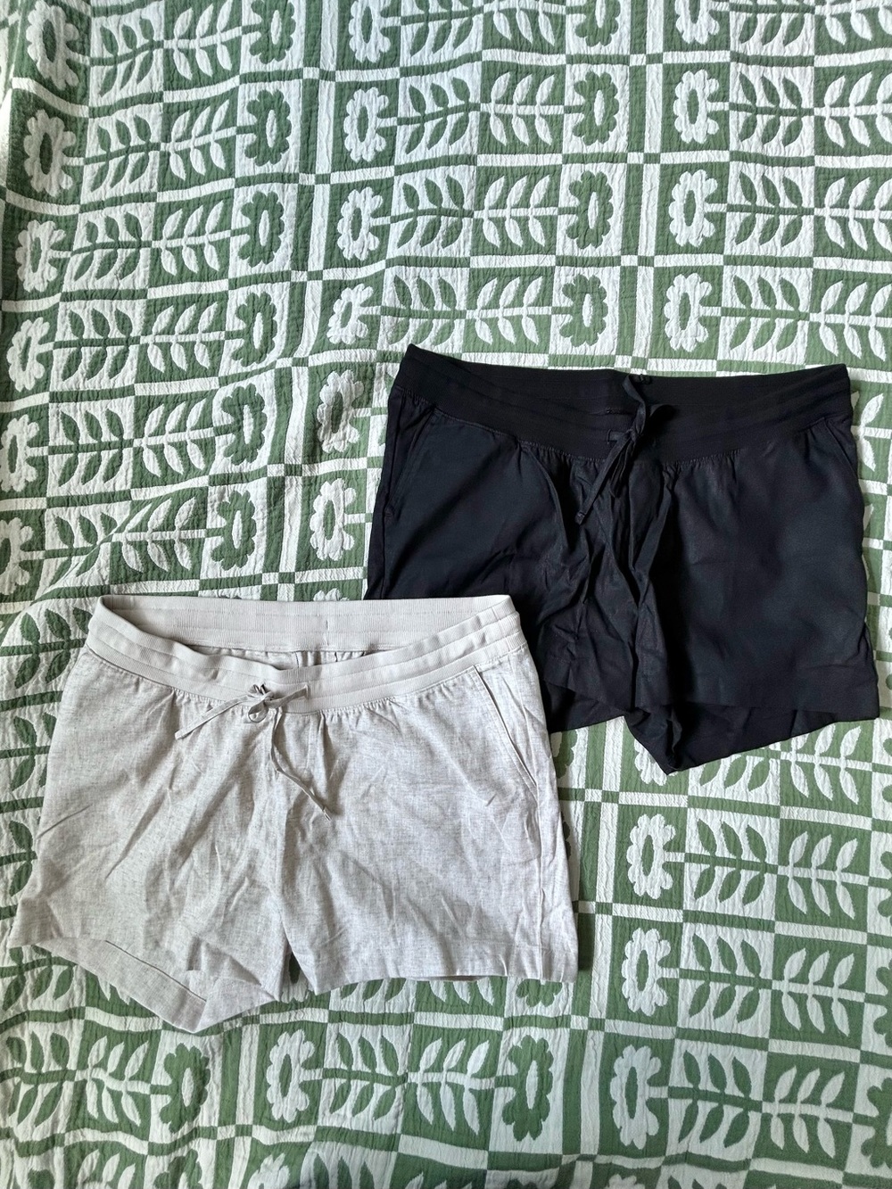 GAP Maternity Black and Beige Linen Blend Underbelly Shorts | Size L | Lot of 2